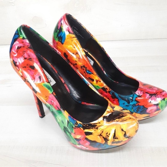 Steve Madden “ déjàvu” style Colorful Floral Women's Heels - size 6.5 - Picture 1 of 14